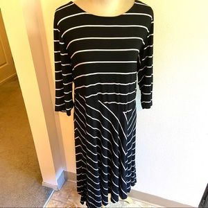 Karen Kane knit dress black white stripe sz 1X stretch fabric good condition
